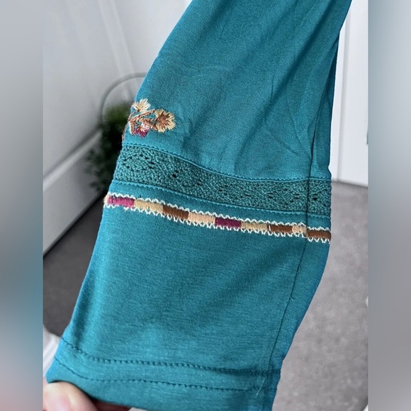 Savannah Jane teal embroidered top - Picture 7 of 9